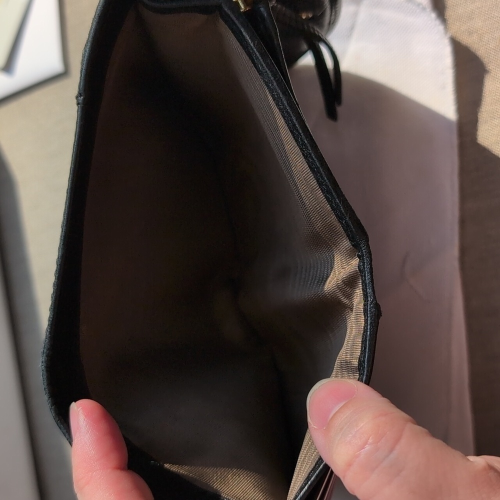 Chloe Black Leather And Gold Bow Wallet - Picture 11 of 12